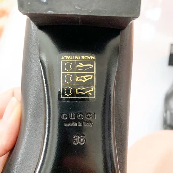 Gucci Sachalin Logo Low-heeled Round Toe Pump - Picture 12 of 13